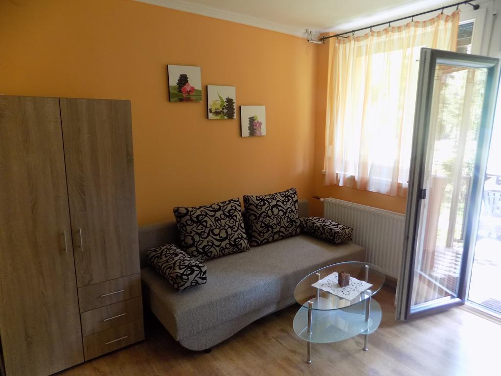 Narcisz Apartman Дьюла Экстерьер фото